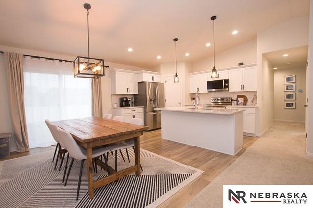 710 W Avondale Court, Lincoln, NE 68523