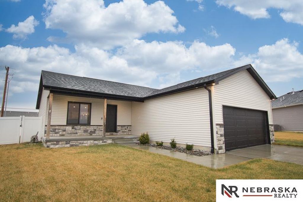 710 W Avondale Court, Lincoln, NE 68523