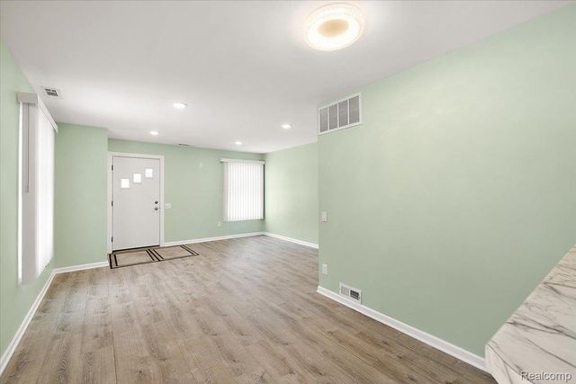 2831 Glenwood Court, Orion Charter Township, MI 48360