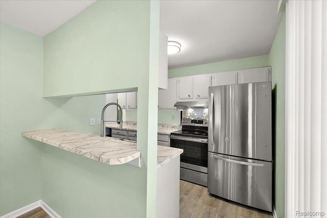 2831 Glenwood Court, Orion Charter Township, MI 48360