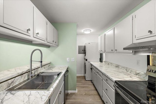 2831 Glenwood Court, Orion Charter Township, MI 48360