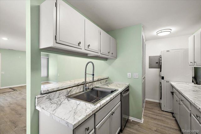 2831 Glenwood Court, Orion Charter Township, MI 48360