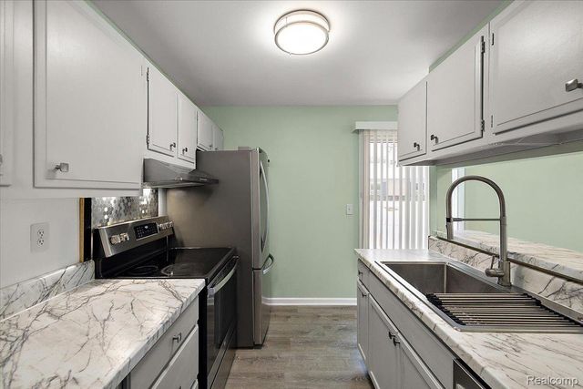 2831 Glenwood Court, Orion Charter Township, MI 48360