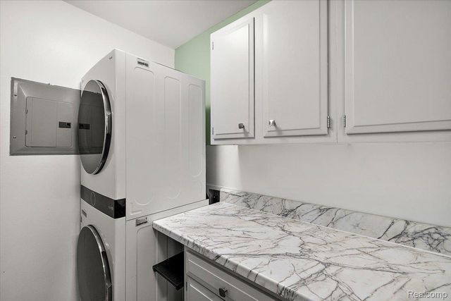 2831 Glenwood Court, Orion Charter Township, MI 48360