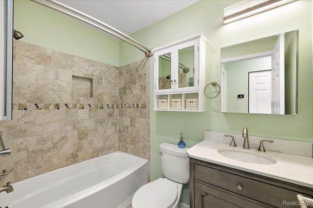 2831 Glenwood Court, Orion Charter Township, MI 48360