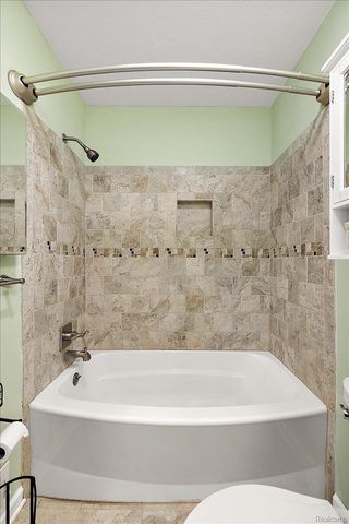 2831 Glenwood Court, Orion Charter Township, MI 48360