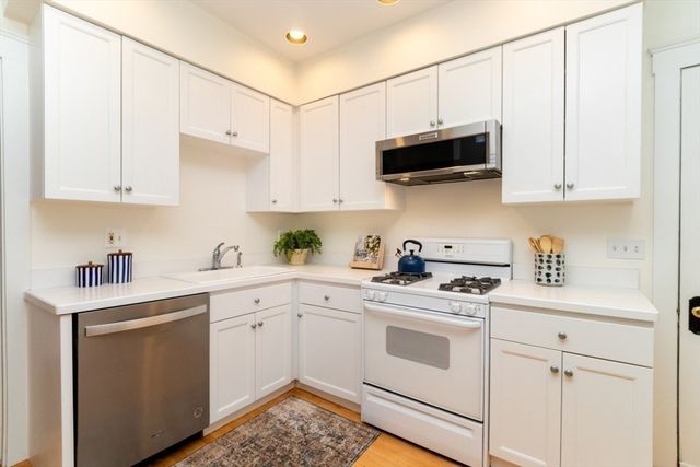 3 Clayton St 3, Watertown, MA 02472