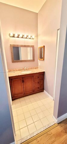 1005 NE 42nd Pl, Homestead, FL 33033