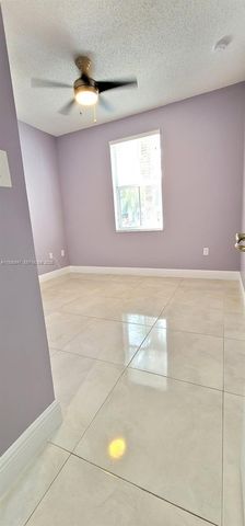 1005 NE 42nd Pl, Homestead, FL 33033