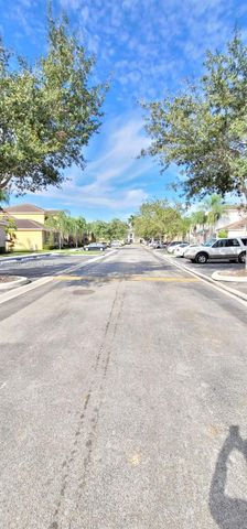 1005 NE 42nd Pl, Homestead, FL 33033