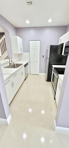 1005 NE 42nd Pl, Homestead, FL 33033