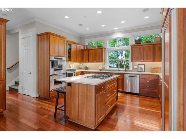 14261 UPLANDS Dr, Lake Oswego, OR 97034
