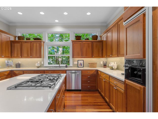 14261 UPLANDS Dr, Lake Oswego, OR 97034