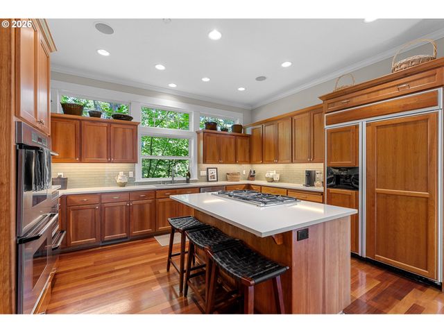 14261 UPLANDS Dr, Lake Oswego, OR 97034