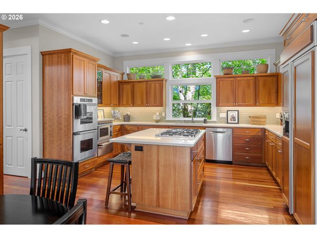 14261 UPLANDS Dr, Lake Oswego, OR 97034