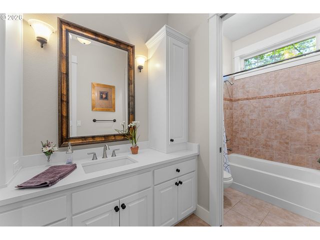 14261 UPLANDS Dr, Lake Oswego, OR 97034