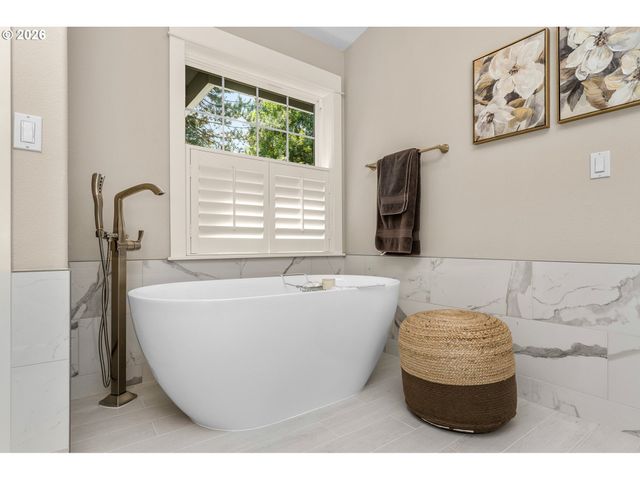 14261 UPLANDS Dr, Lake Oswego, OR 97034