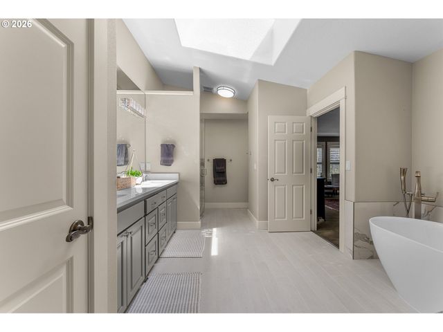 14261 UPLANDS Dr, Lake Oswego, OR 97034
