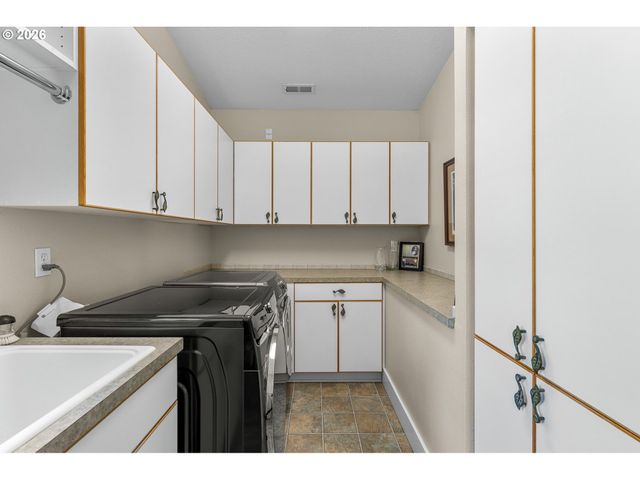 14261 UPLANDS Dr, Lake Oswego, OR 97034