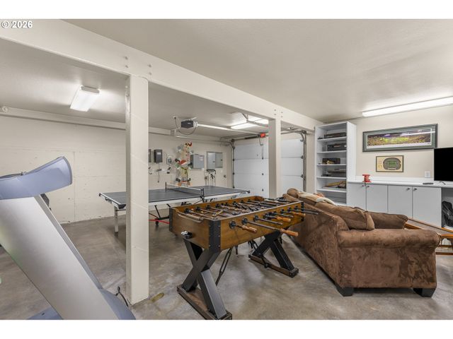 14261 UPLANDS Dr, Lake Oswego, OR 97034