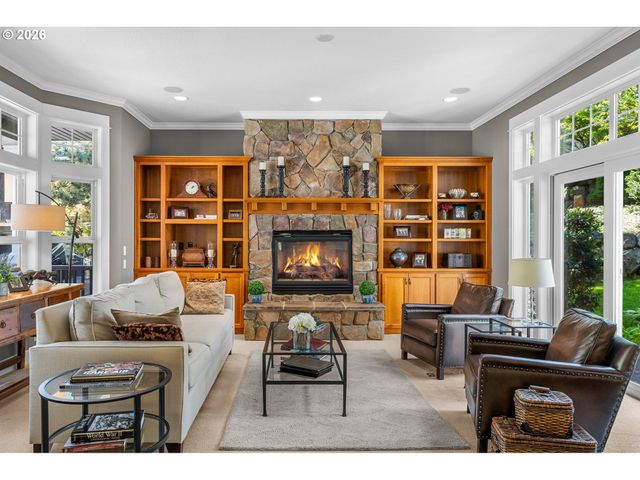 14261 UPLANDS Dr, Lake Oswego, OR 97034