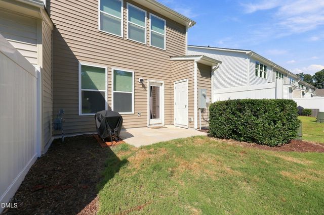 717 Ridge Cliff Lane, Zebulon, NC 27597