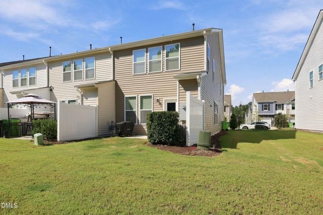 717 Ridge Cliff Lane, Zebulon, NC 27597