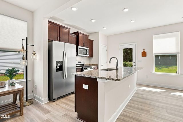 717 Ridge Cliff Lane, Zebulon, NC 27597