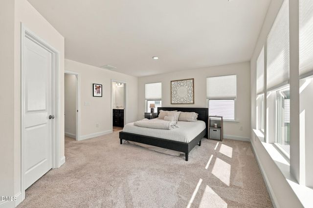 717 Ridge Cliff Lane, Zebulon, NC 27597