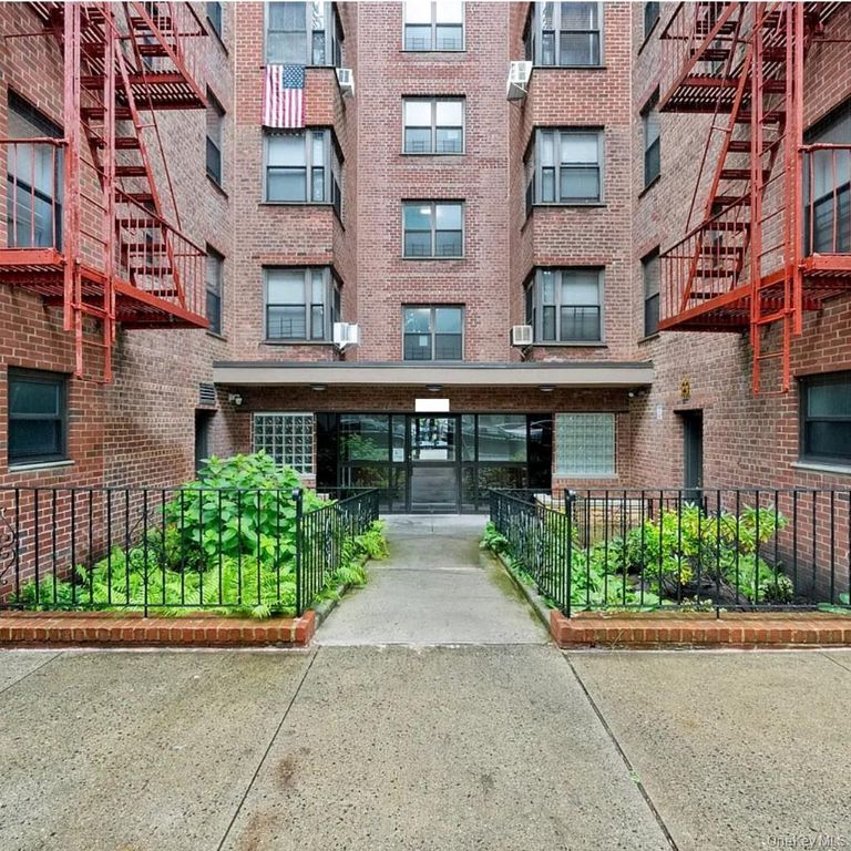 32-25 88th St 407, Jackson Heights, NY 11369