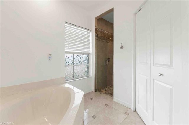 28910 Winthrop CIR, Bonita Springs, FL 34134