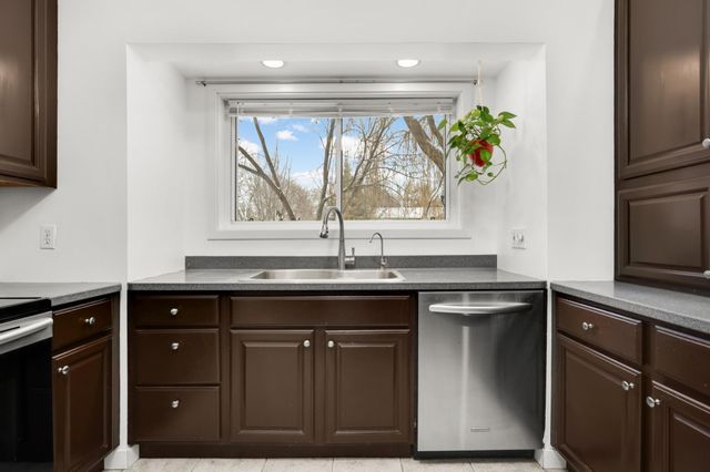 715 Liberty Heights Drive, Chaska, MN 55318