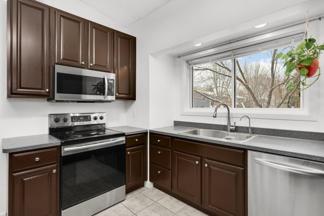 715 Liberty Heights Drive, Chaska, MN 55318