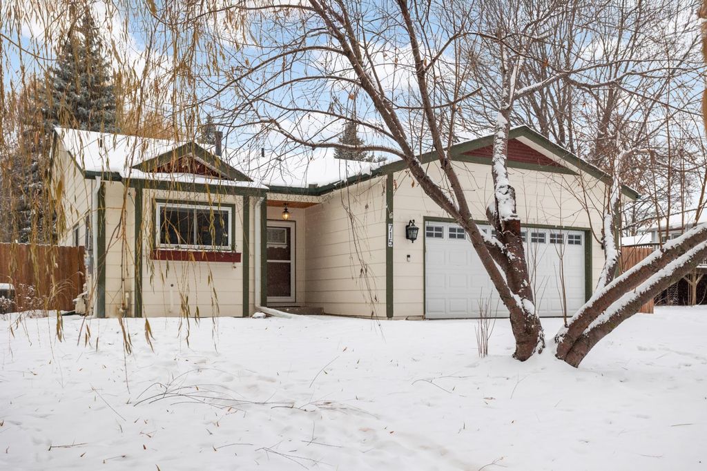 715 Liberty Heights Drive, Chaska, MN 55318