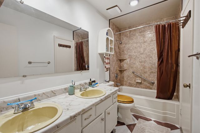 100 Madrid Ct, Ashland City, TN 37015
