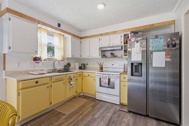 100 Madrid Ct, Ashland City, TN 37015