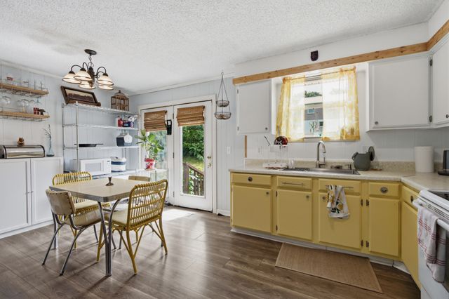 100 Madrid Ct, Ashland City, TN 37015