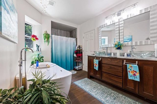 1401 E 11th Street, Kansas City, MO 64106