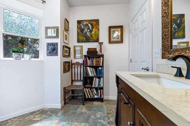 1401 E 11th Street, Kansas City, MO 64106