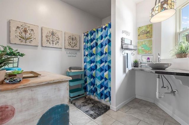 1401 E 11th Street, Kansas City, MO 64106
