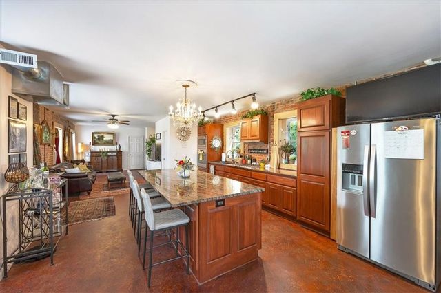 1401 E 11th Street, Kansas City, MO 64106