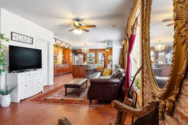 1401 E 11th Street, Kansas City, MO 64106