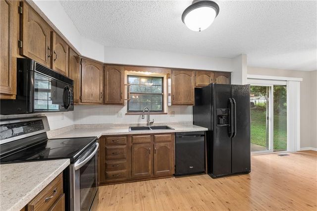 19208 E 12th Street North Court, Independence, MO 64056