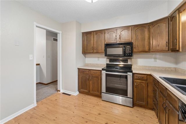 19208 E 12th Street North Court, Independence, MO 64056
