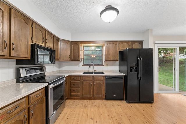 19208 E 12th Street North Court, Independence, MO 64056