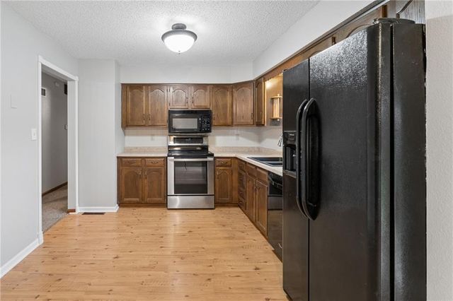 19208 E 12th Street North Court, Independence, MO 64056