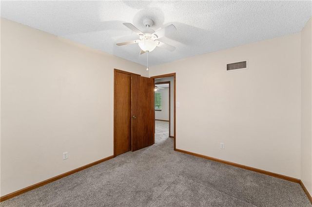 19208 E 12th Street North Court, Independence, MO 64056