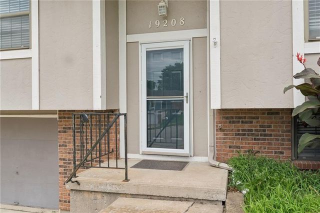 19208 E 12th Street North Court, Independence, MO 64056
