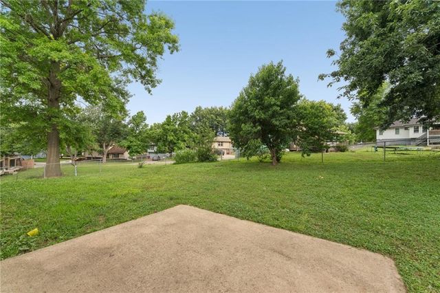 19208 E 12th Street North Court, Independence, MO 64056