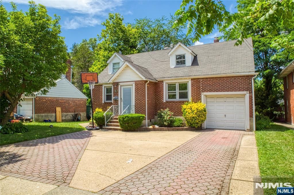 604 Broad Avenue, Leonia, NJ 07605